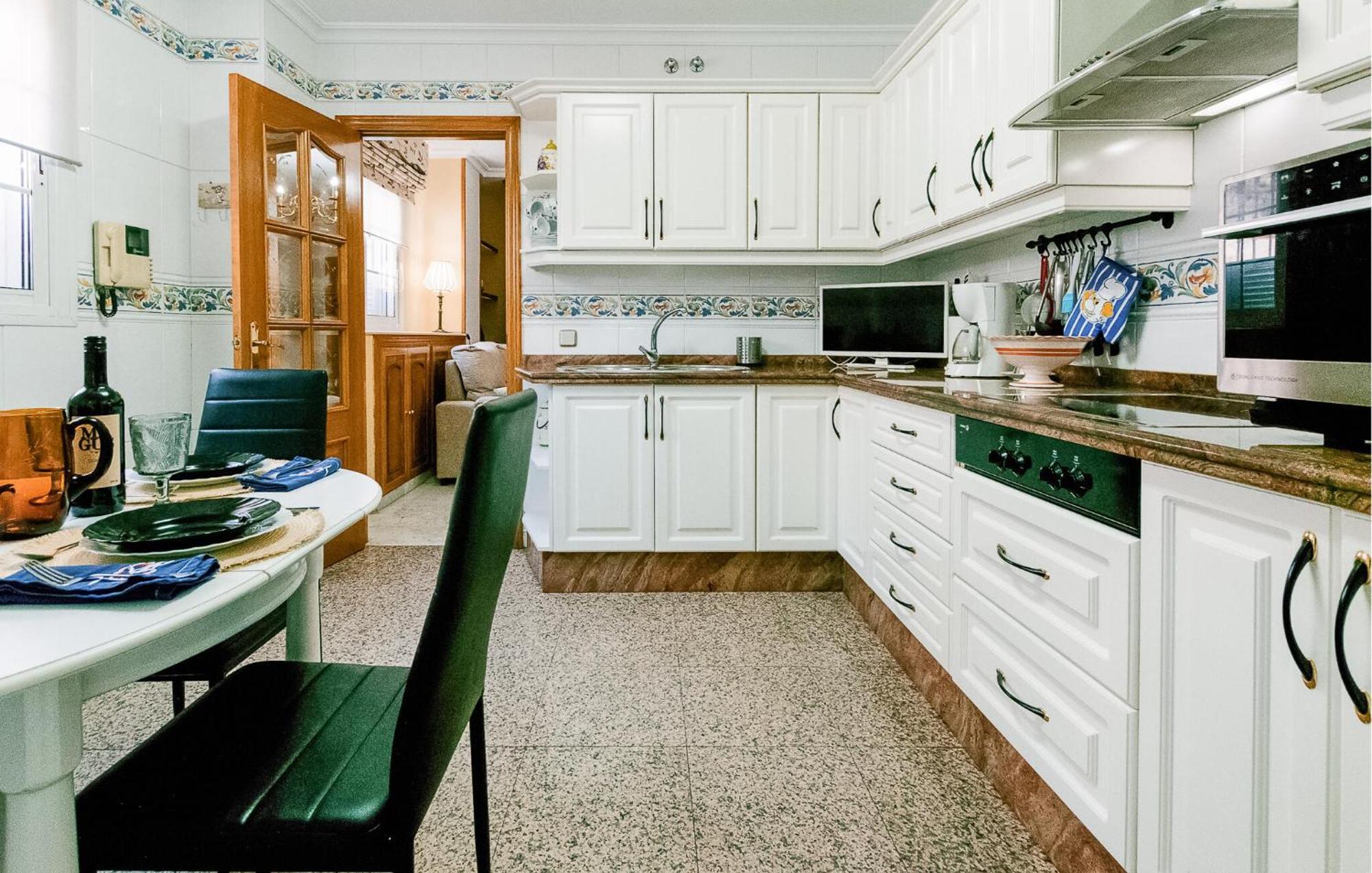 Cozy Apartment In Sevilla With Kitchen Екстериор снимка